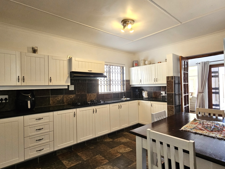 5 Bedroom Property for Sale in Wavecrest Eastern Cape